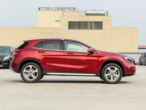 这款奔驰suv造型刚柔并济，价位仅20多万，动力够强劲