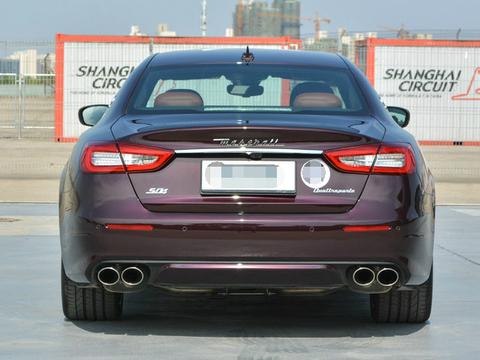 保时捷的尾灯打75分，玛莎的尾灯打45分