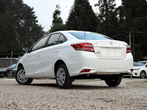 丰田的“开不烂”又降了, 5.1L油耗降价2万, 现售价不足6万