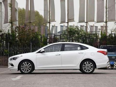 卖20万时被疯抢, 颜值吊打思域, 仅12万的B级车!