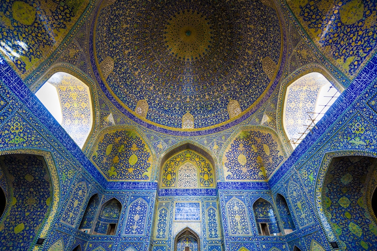 伊朗伊斯法罕清真寺天花板上令人眼花缭乱的美 | 摄影