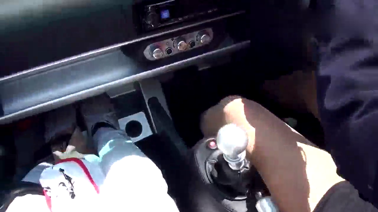 厉害了，这驾校居然有跑车当教练车，这学费一万也不贵啊