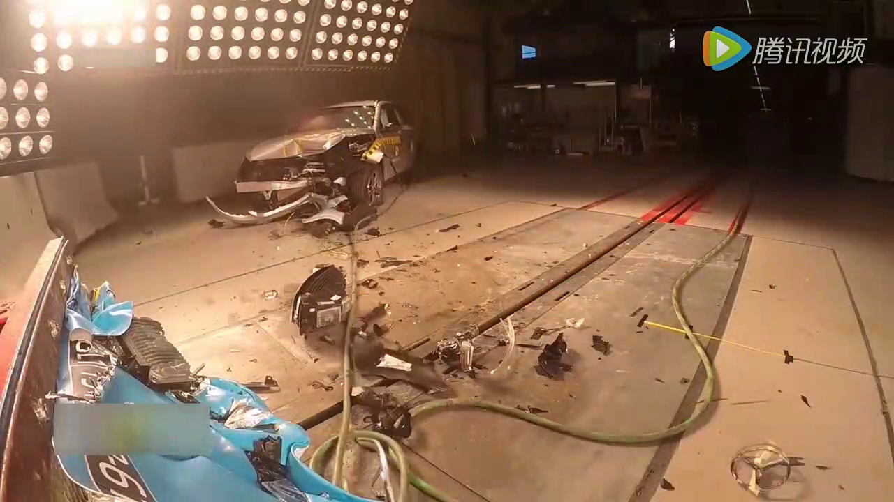 广州车展上奔驰GLC到底有多能撞 看这个丧心病狂的测试