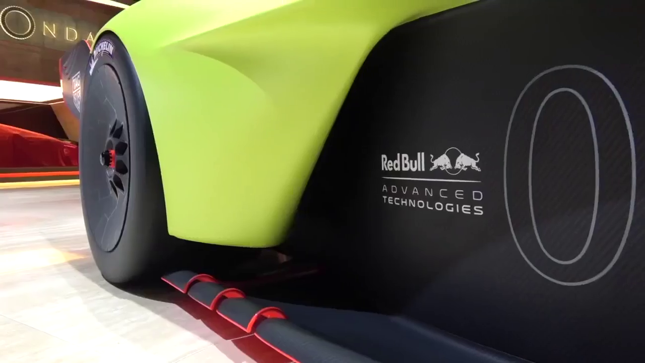 限量25台的阿斯顿马丁超级跑车, 掀开遮布才知道有多漂亮!