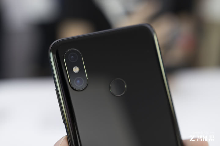 最值得买的年度旗舰?小米8发布会现场图赏