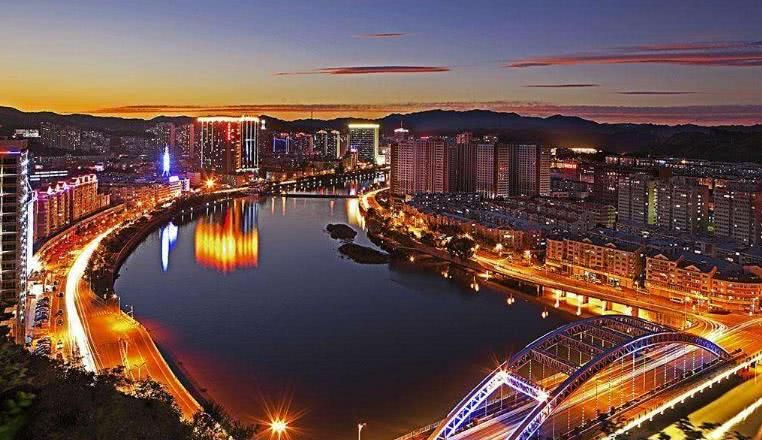 河北省面积最大的地级市,比张家口还大,相当