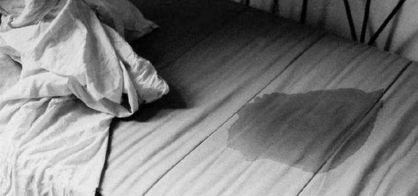 15岁女孩还穿尿不湿,医生检查没病,得知真相后