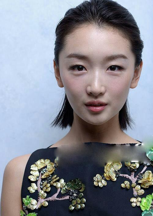 女明星们的无修图照片! 唐嫣满脸雀斑 杨颖皮肤太差了