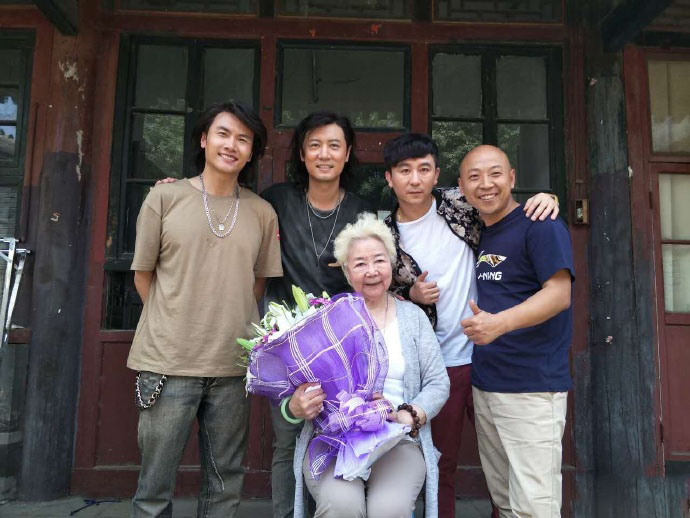 38岁任重生活近照，当红时因私事被黑多年，现在憔悴消瘦
