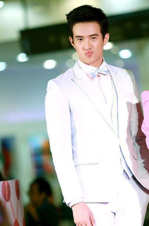 征兵体检中泰剧男星James Ma意外曝光家族,家