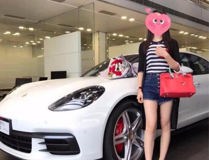 90后小姐姐60万保时捷街头突现, 上车一瞬间, 网友直呼受不了!视频