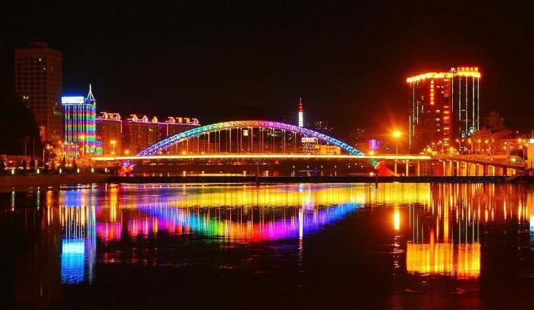 河北省面积最大的地级市,比张家口还大,相当