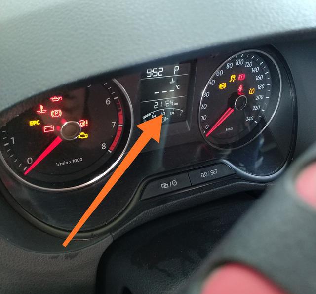 三年两万公里的波罗常规保养，空滤壳内的老鼠屎让车主哭笑不得！