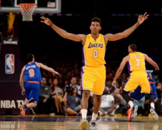 尼克杨最想删除的4张照片, 转身提前庆祝3分, 