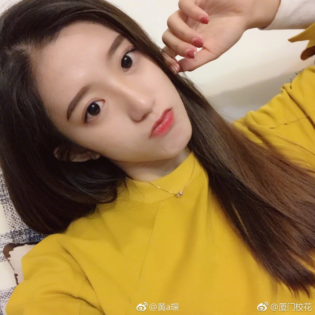 98年,就读于天津天津师范大学舞蹈系,身高165