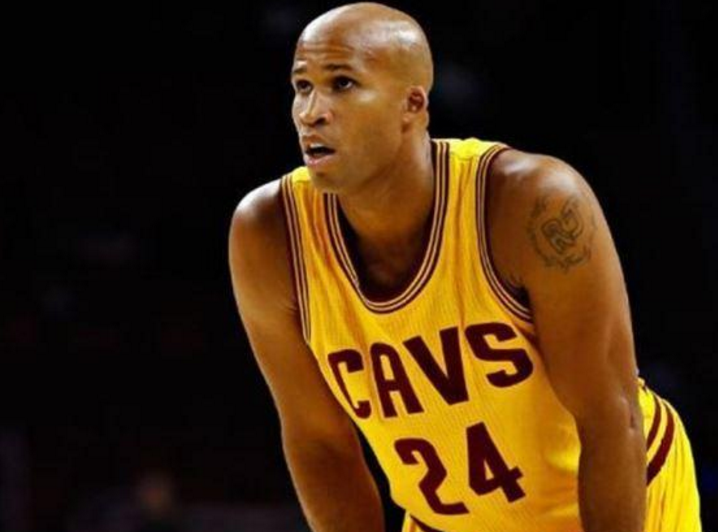 NBA现役球员常规赛总出场次数排名:詹皇、帕