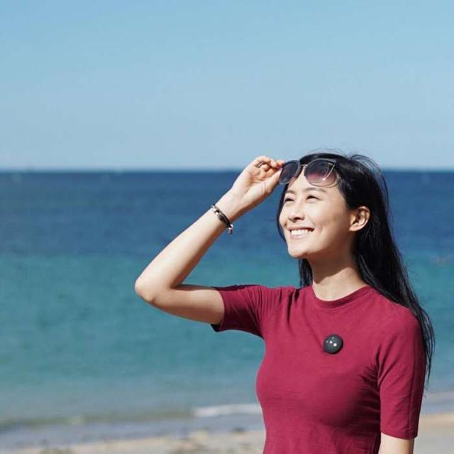 陈法拉晒海滩比基尼照，对比5年前娇嫩的她 网友：太劲爆了