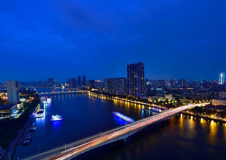 中国一座国际大都市, 人口超越1400万, 被评为