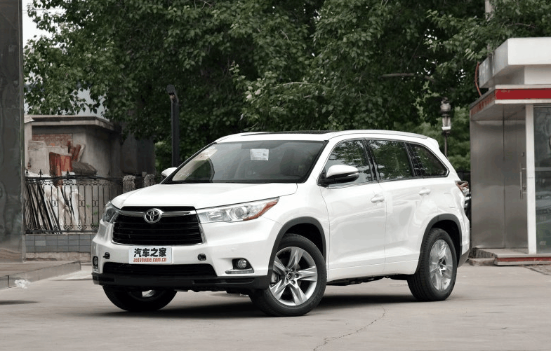 公认的7座销量王, 卖了三年依然加价畅销, 一边骂着一边掏钱订车!