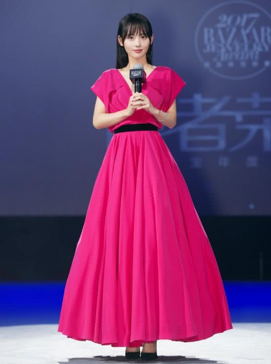 张嘉倪这裙子太少女了,31岁穿回16岁,说她初中