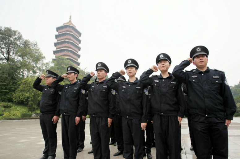 协警工资不高,但为什么年轻人都愿意干,揭开真