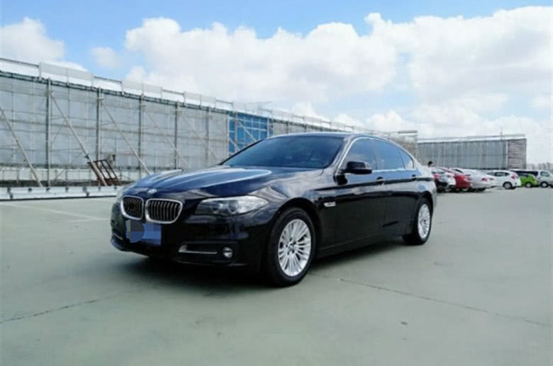 男子花29万买辆二手宝马5系,开回乡下跑婚庆面