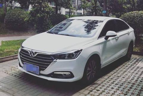 毕业就想买的车！仅6万比逸动还漂亮，配1.5L，比帝豪还厚道