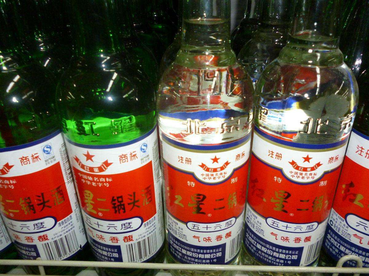 10几元一瓶的牛栏山和红星二锅头,这么便宜,到