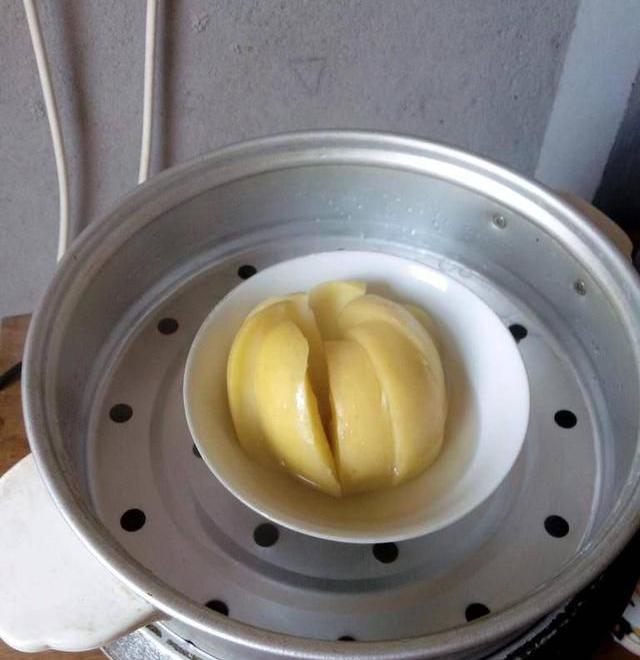 宝宝拉肚子急的死了!苹果蒸熟,吃一口,咳嗽鼻涕