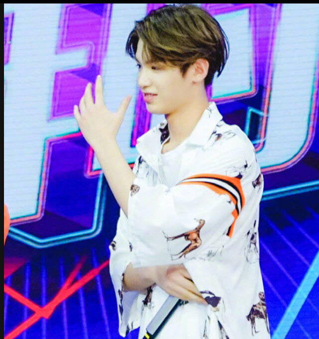 快本ninepercent献上九人合体首秀 快乐大本营