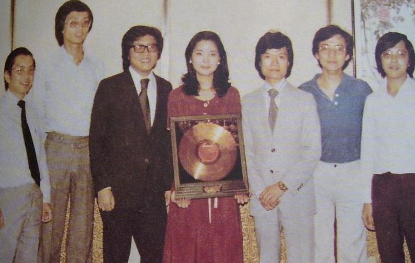 《超时空同居》唱红《初恋的地方》,导演们到