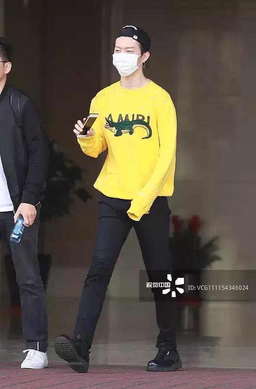 183cm200斤体型图,183的身高200斤照片 183cm男明星机场身材之战,谁是比例之王?