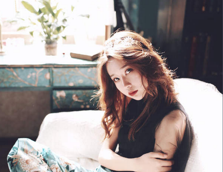 抖音最火的4位女网红,00后占了俩,其中一位坐