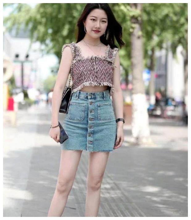 街拍:夏季美女如云,图二婀娜多姿,图四魅力十足,谁是你的最爱