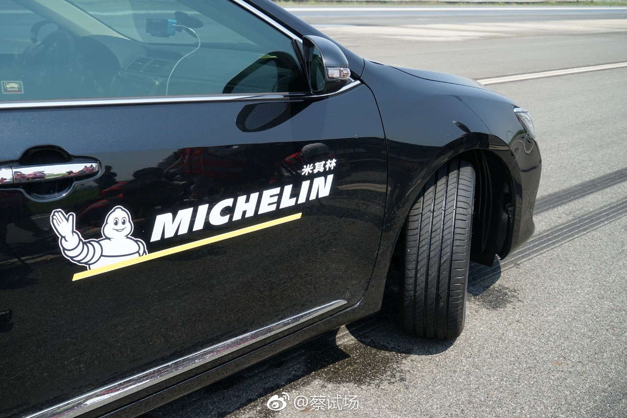 米其林浩悦4代轮胎发布:(1)湿地制动对比测试