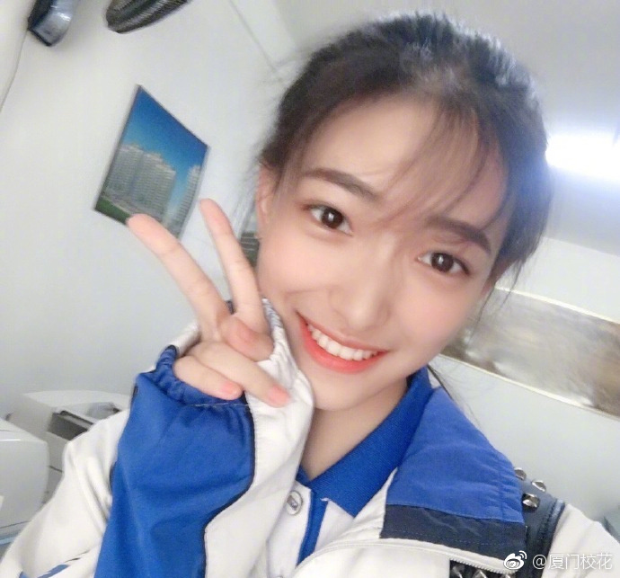 00年,就读于北京电影学院2018级,身高172cm,