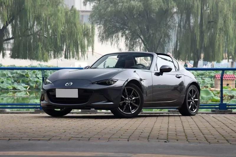 比起烂大街的奔驰宝马，这4款超值轿跑是男人梦寐以求“大玩具”