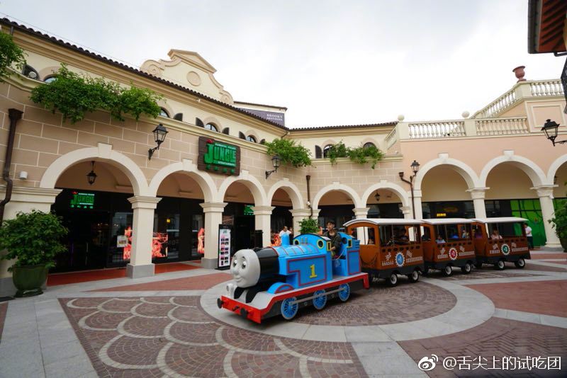 我们周末自驾车到佛山玩,佛罗伦萨小镇是亲子