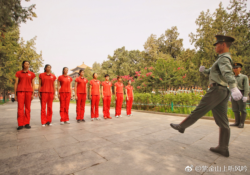 2018年7月4日,中国女排一行来到北京天安门广