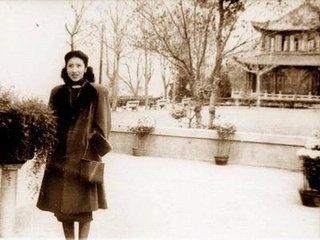 张灵甫战死，蒋介石厚待他妻子，为何他漂亮的妻子决然离开台湾？