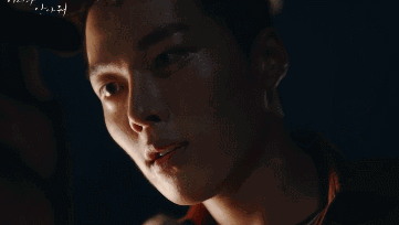 尤其是这邪魅的一笑,不仅把罪犯吓到腿软,就连我都鸡皮疙瘩掉了一地.