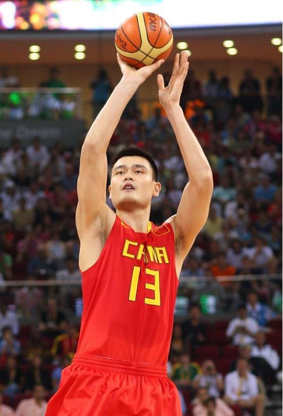 姚明之后中国篮球再无支柱,这3位球员能扛起中国篮球