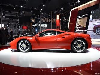 法拉利488 不是赛车，堪比赛车