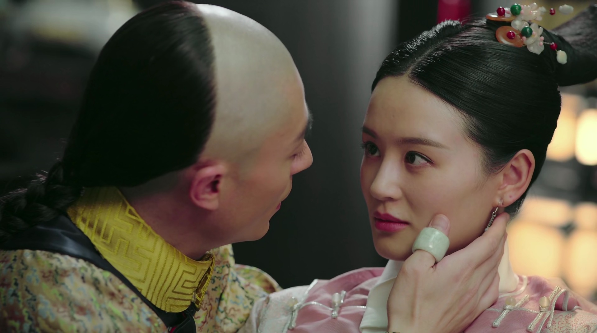 如懿传:皇上宠幸了如懿的丫鬟阿箬,目的却是为了惩罚,跪了三年