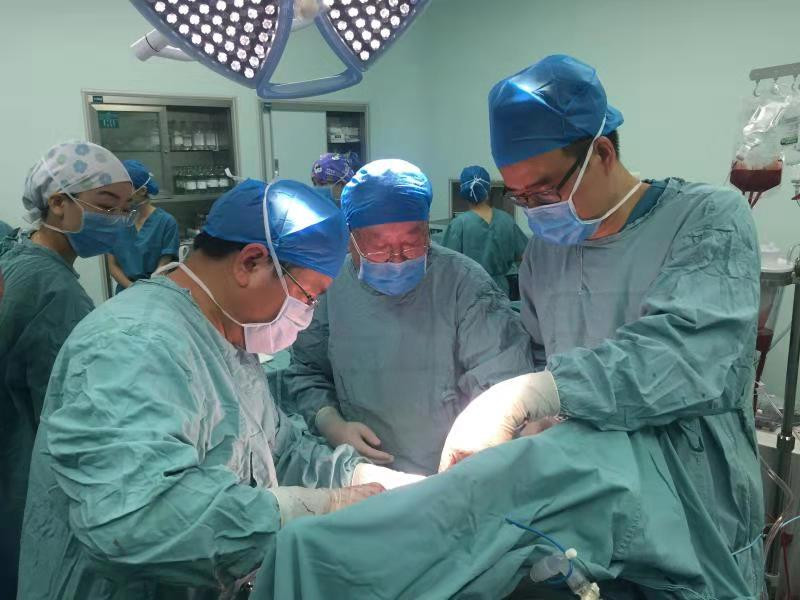 出院一年后,创造医学奇迹的小飞娃健康聪明惹