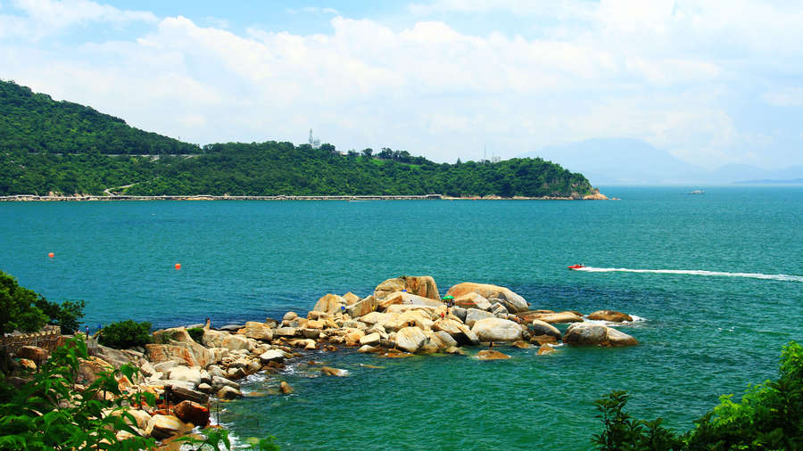 广东最坑情侣的景区,所谓的天长地久石,其实