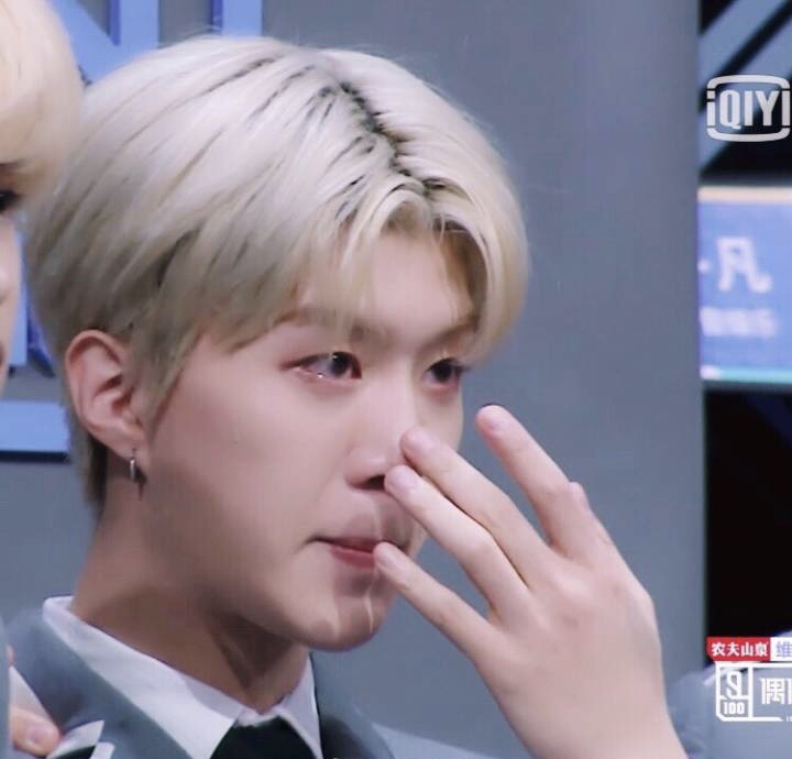 《偶像练习生》35进20，范丞丞哭的好伤心，善良的小哥哥