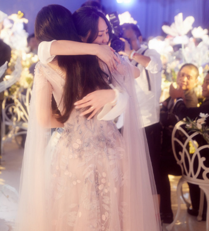 张馨予经纪人微博送祝福:陪你9年,你的婚礼我