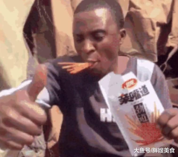 当歪果仁遇上中国辣条, 快乐到飞起, 隔着屏幕都忍不住流口水