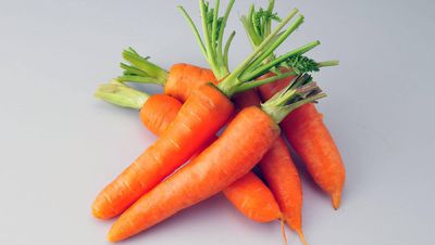 胡萝卜加上番茄,祛斑美白七天见效,15天拥有白